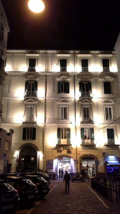 Caravita, 14 Naples Luaran gambar